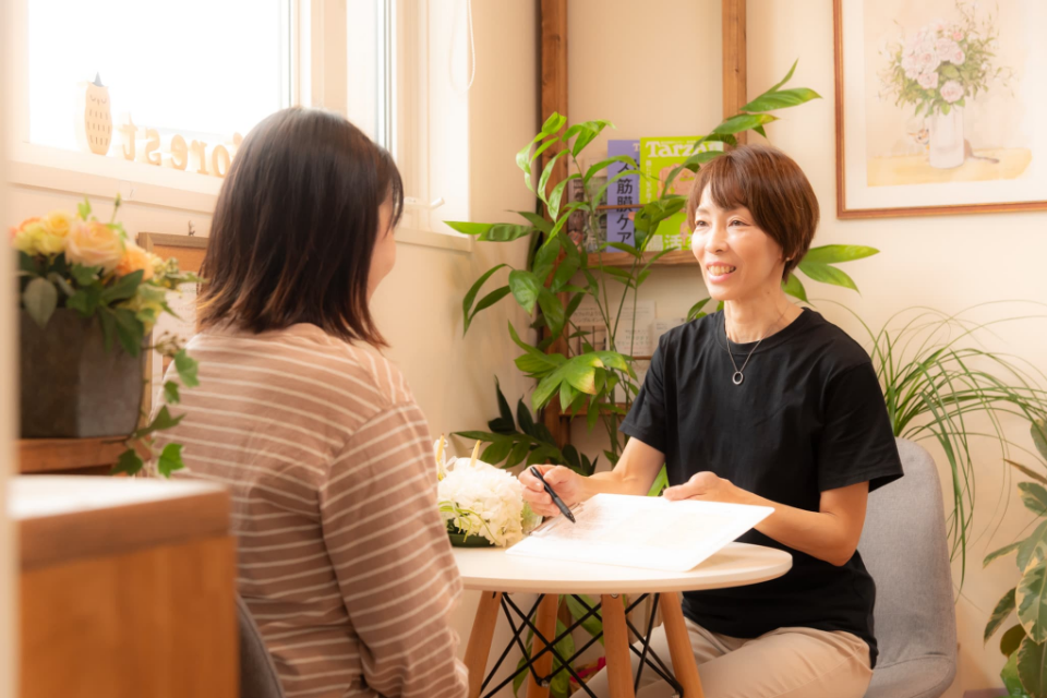 施術内容の相談をしている写真